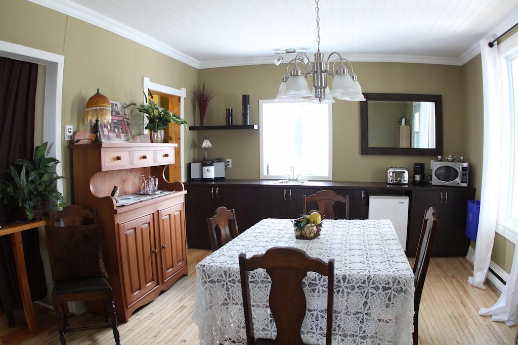 La Grange Aux Hiboux Gite Et Restaurant B&B ลาเบ ภายนอก รูปภาพ